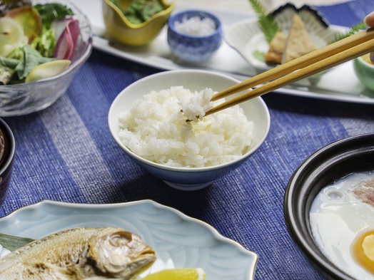 ※【早割28】＜朝食付＞炊きたてご飯といろんなおかずを楽しめる和食【平面駐車場】全プラン１１時アウト